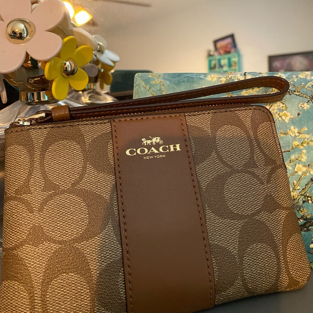 NWOT coach corner zip wristlet wallet